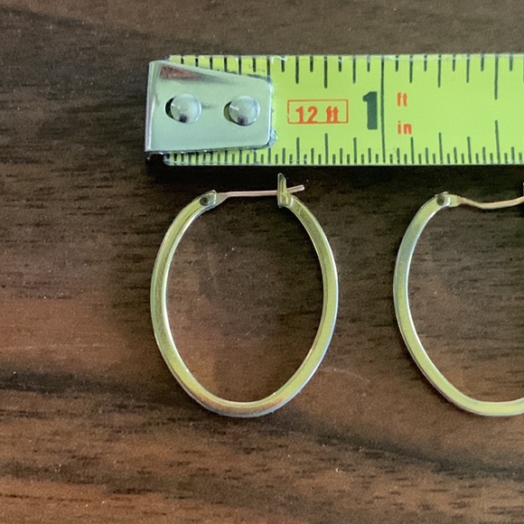 GOLDTONE OVAL KNOFE EDGE HOOPS - Picture 5 of 8